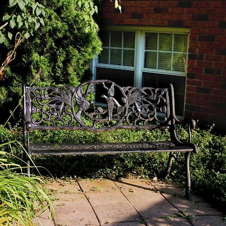 Bed and Breakfast A Li'L Bit Of Eden Niagara-on-the-Lake Exterior foto