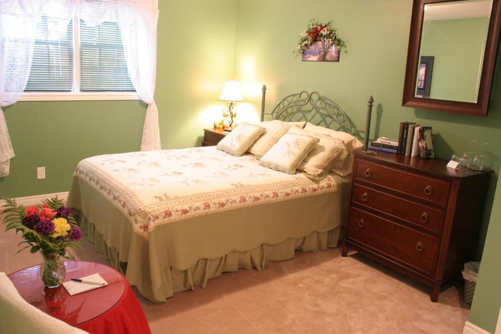 Bed and Breakfast A Li'L Bit Of Eden Niagara-on-the-Lake Habitación foto